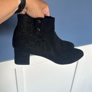 BeautiFeel booties size 39 black and silver acents
